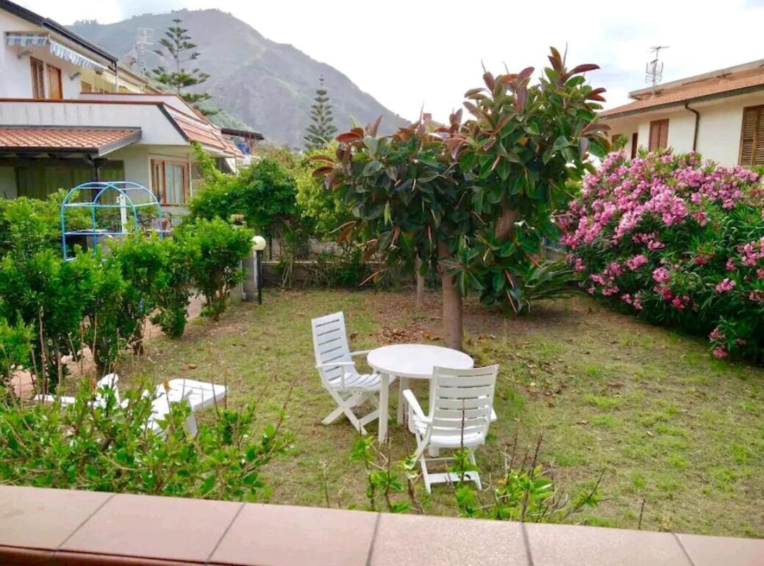 Casa Con Giardino E Terrazzo Vicino Al Mare Villa Piraino Exterior photo